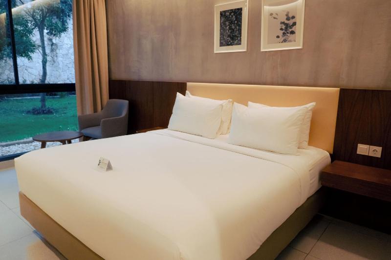 Kambaniru Beach Hotel Resort image