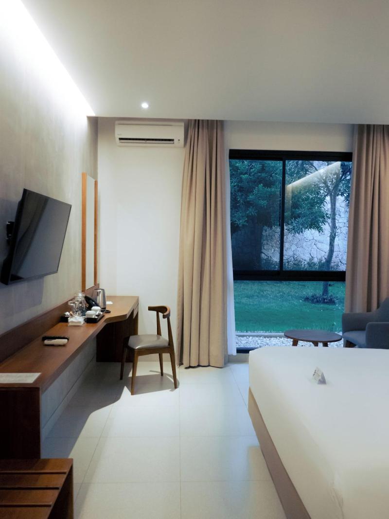 Kambaniru Beach Hotel Resort image