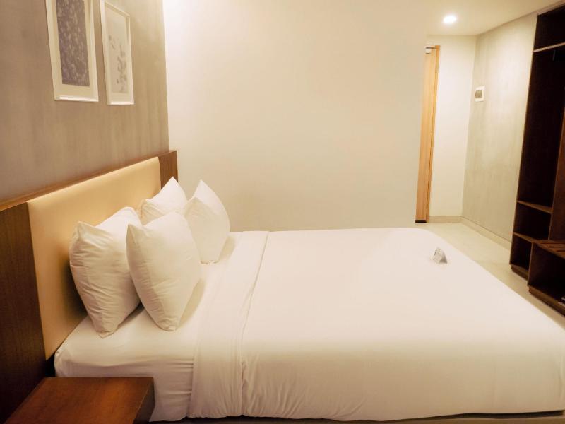 Kambaniru Beach Hotel Resort image