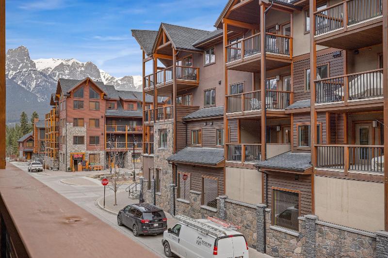 Tamarack Lodge By Spring Creek Vacations image