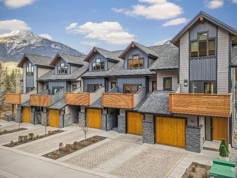 Tamarack Lodge By Spring Creek Vacations image