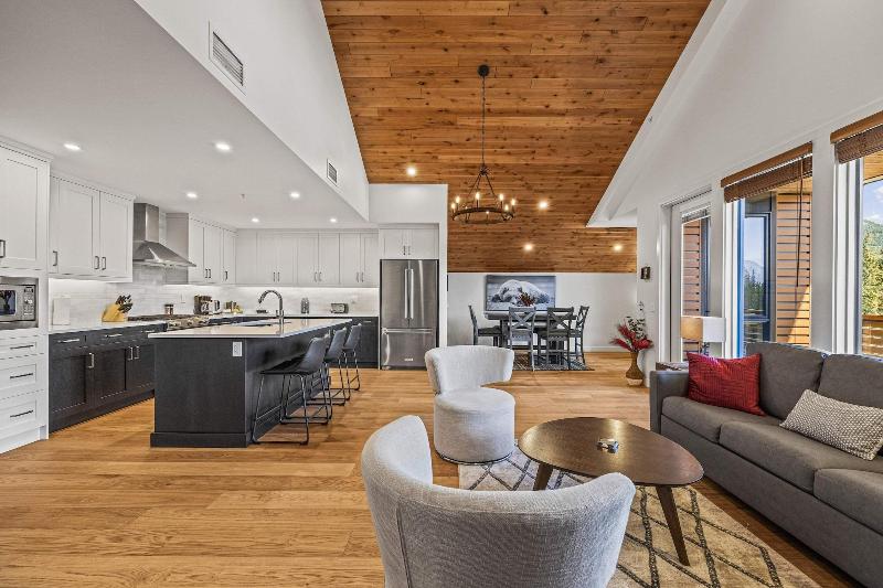 Tamarack Lodge By Spring Creek Vacations image