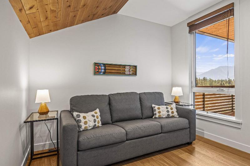 Tamarack Lodge By Spring Creek Vacations image