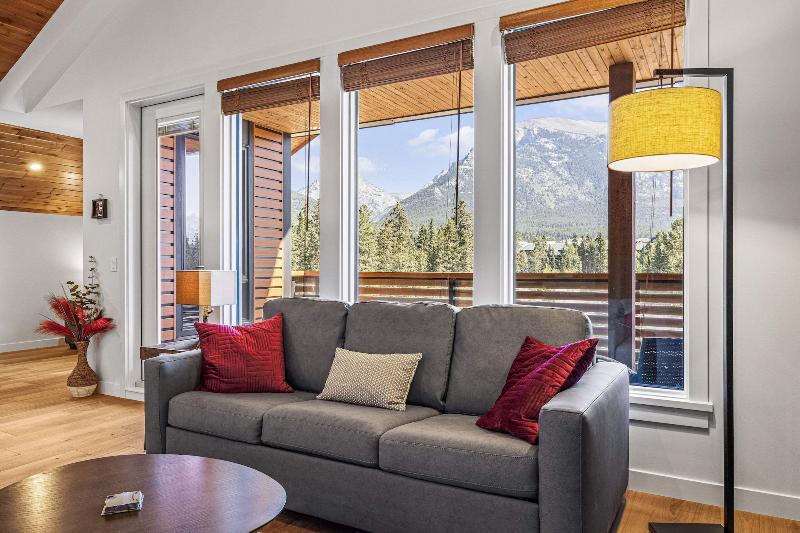 Tamarack Lodge By Spring Creek Vacations image