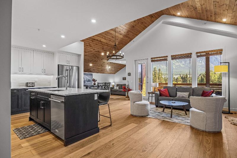 Tamarack Lodge By Spring Creek Vacations image