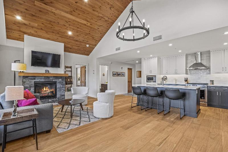 Tamarack Lodge By Spring Creek Vacations image
