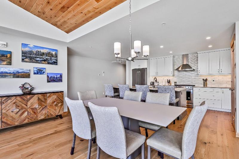 Tamarack Lodge By Spring Creek Vacations image
