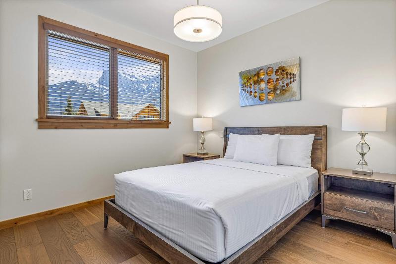 Tamarack Lodge By Spring Creek Vacations image