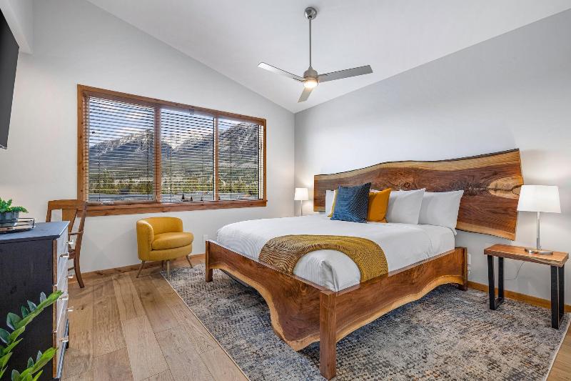Tamarack Lodge By Spring Creek Vacations image
