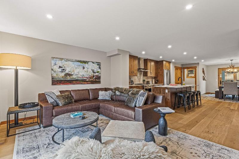 Tamarack Lodge By Spring Creek Vacations image