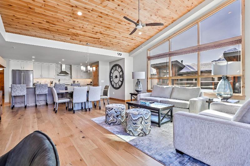 Tamarack Lodge By Spring Creek Vacations image