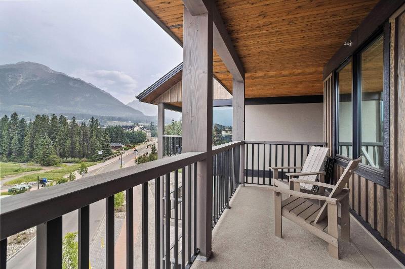 Tamarack Lodge By Spring Creek Vacations image
