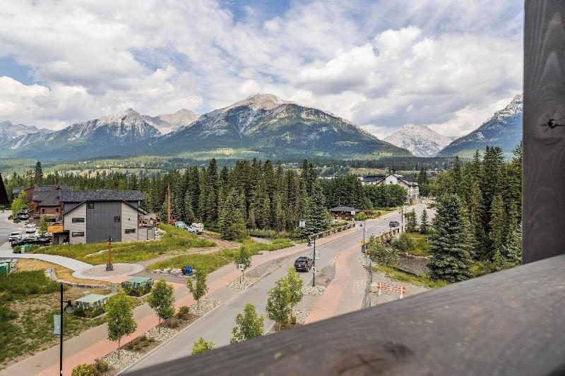 Tamarack Lodge By Spring Creek Vacations image