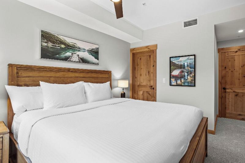 Tamarack Lodge By Spring Creek Vacations image