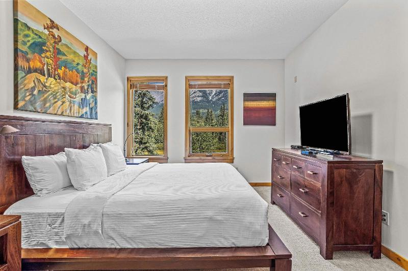 Tamarack Lodge By Spring Creek Vacations image