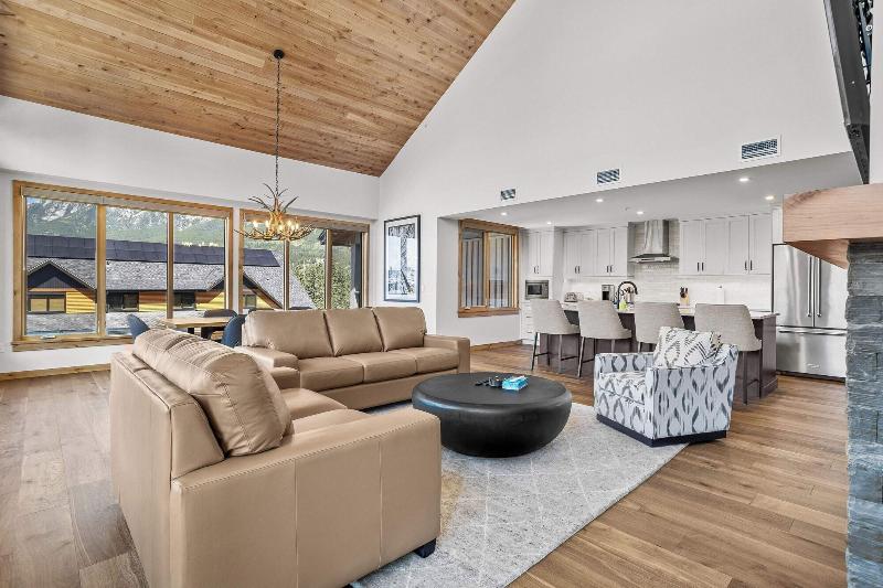 Tamarack Lodge By Spring Creek Vacations image