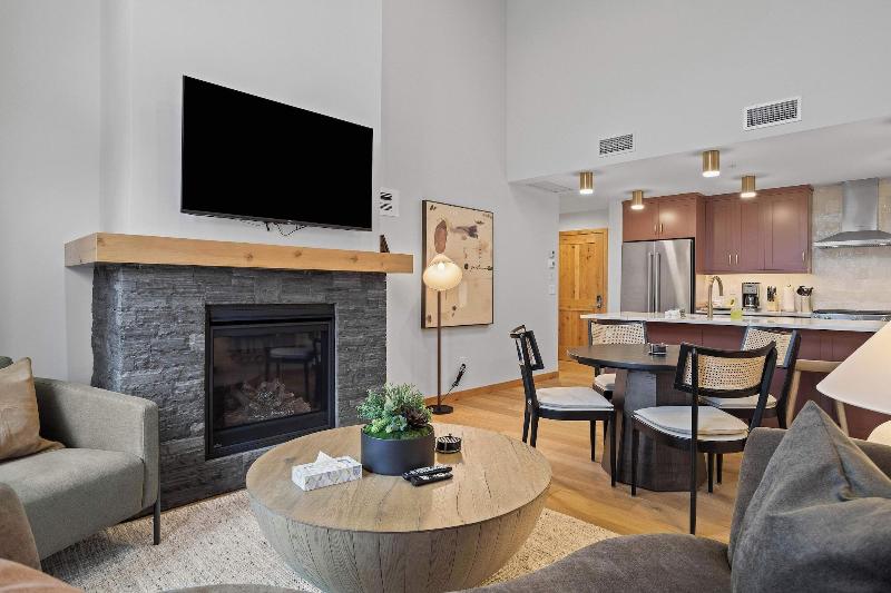 Tamarack Lodge By Spring Creek Vacations image
