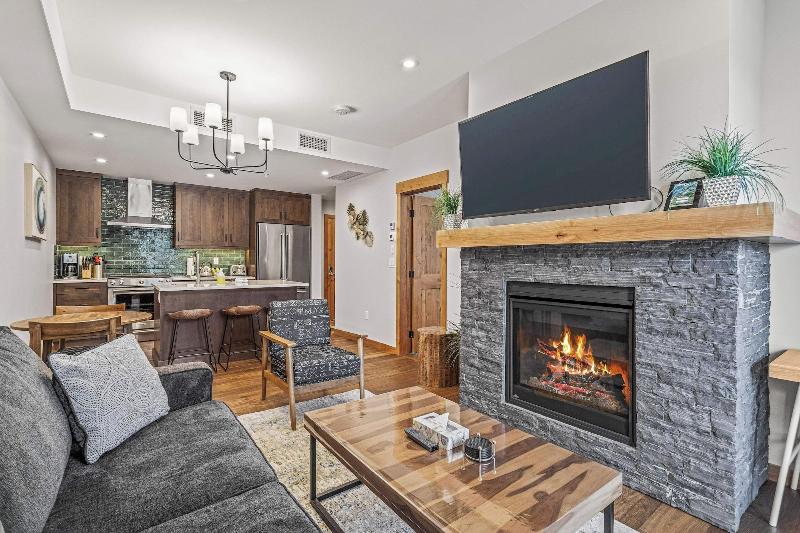 Tamarack Lodge By Spring Creek Vacations image