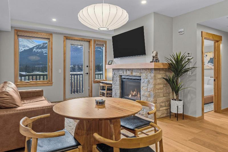 Tamarack Lodge By Spring Creek Vacations image