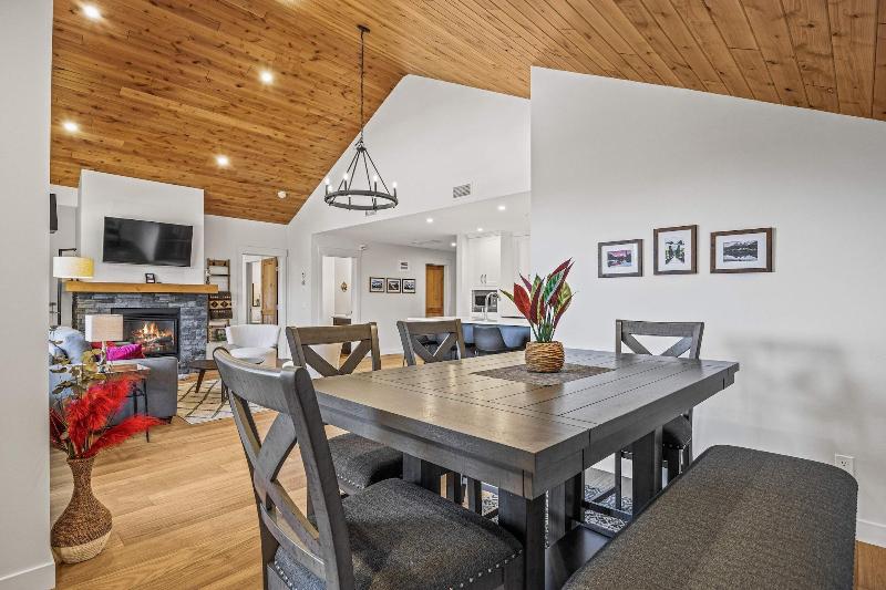 Tamarack Lodge By Spring Creek Vacations image