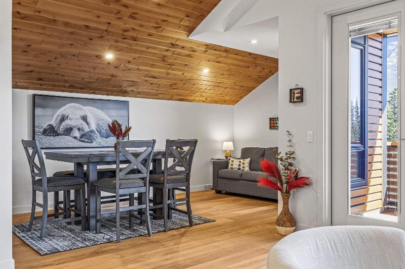 Tamarack Lodge By Spring Creek Vacations image