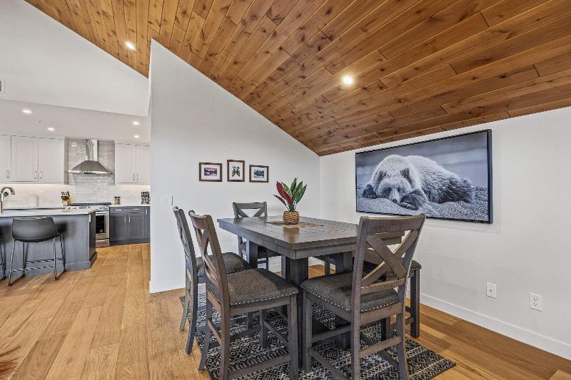 Tamarack Lodge By Spring Creek Vacations image