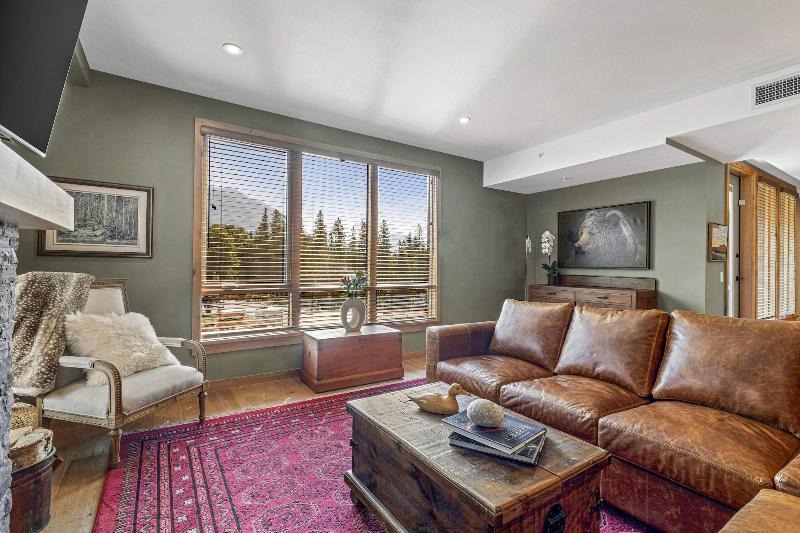 Tamarack Lodge By Spring Creek Vacations image