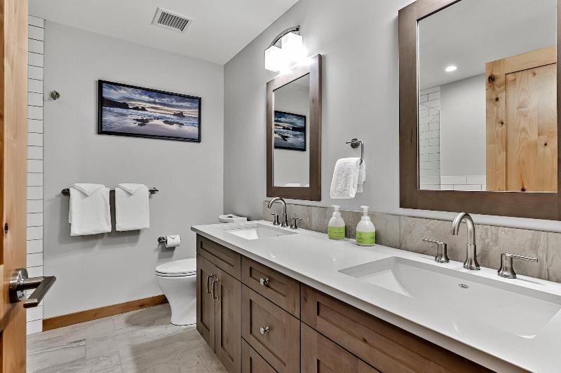 Tamarack Lodge By Spring Creek Vacations image
