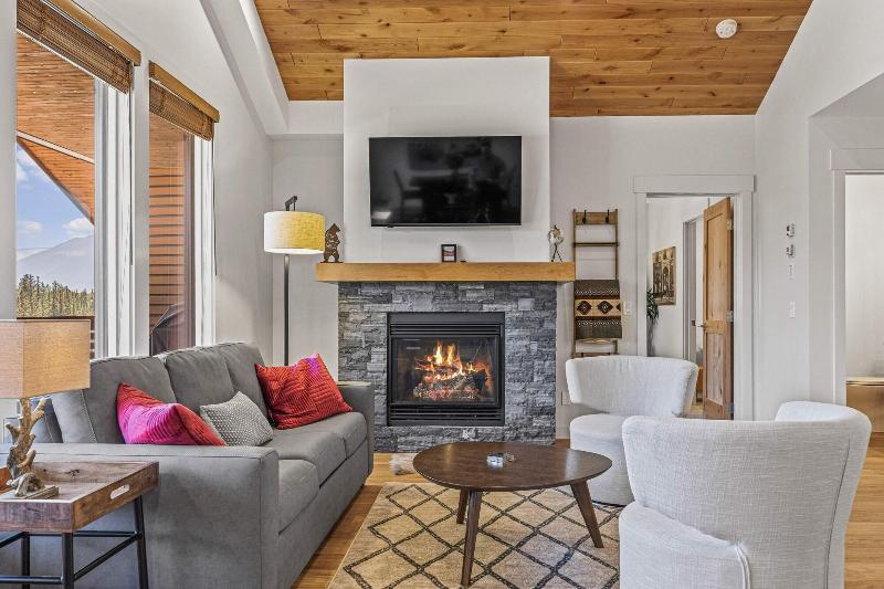 Tamarack Lodge By Spring Creek Vacations image