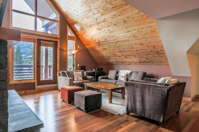 Tamarack Lodge By Spring Creek Vacations image