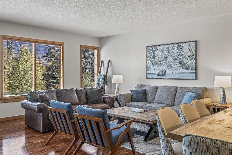 Tamarack Lodge By Spring Creek Vacations image