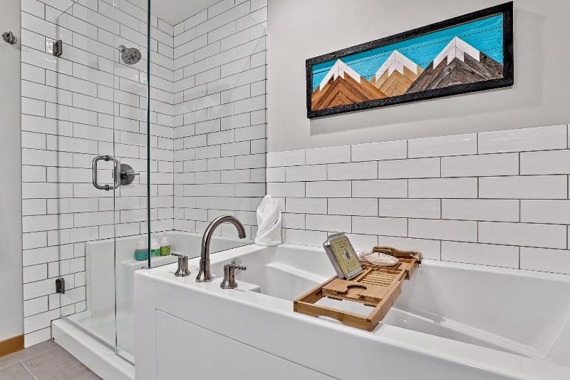 Tamarack Lodge By Spring Creek Vacations image