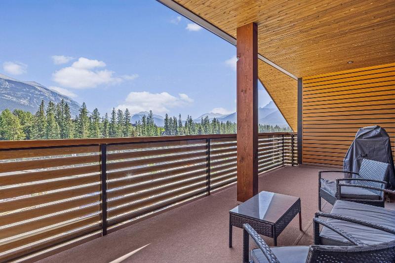 Tamarack Lodge By Spring Creek Vacations image