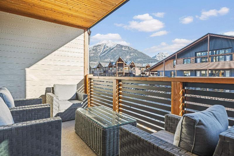 Tamarack Lodge By Spring Creek Vacations image
