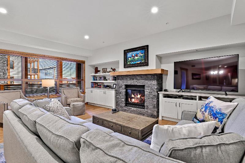Tamarack Lodge By Spring Creek Vacations image