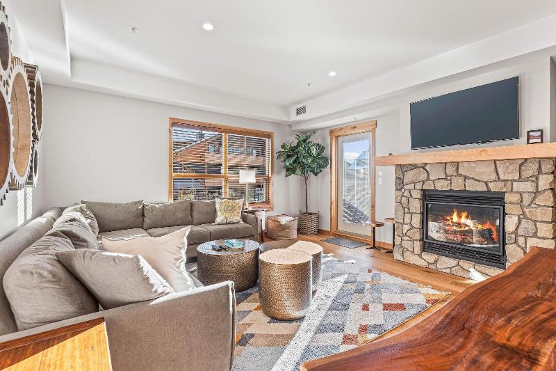 Tamarack Lodge By Spring Creek Vacations image