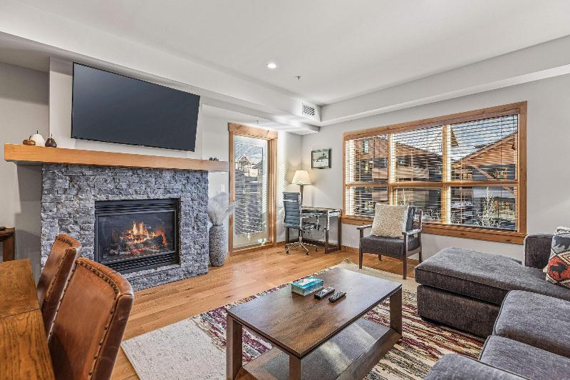 Tamarack Lodge By Spring Creek Vacations image