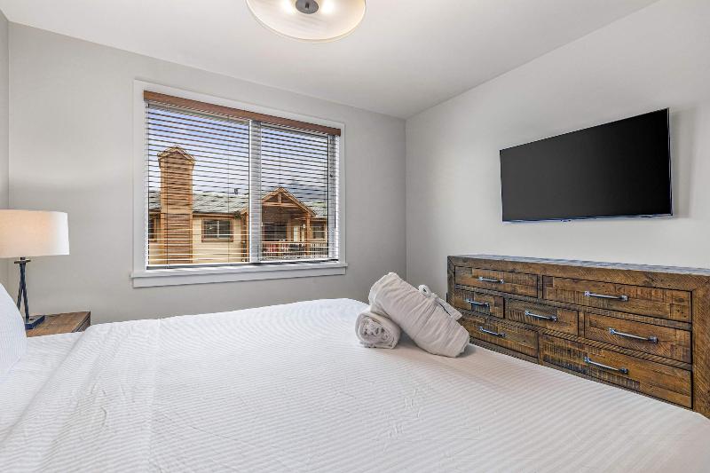 Tamarack Lodge By Spring Creek Vacations image