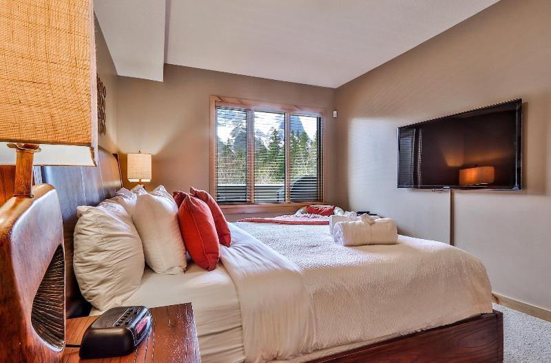 Tamarack Lodge By Spring Creek Vacations image