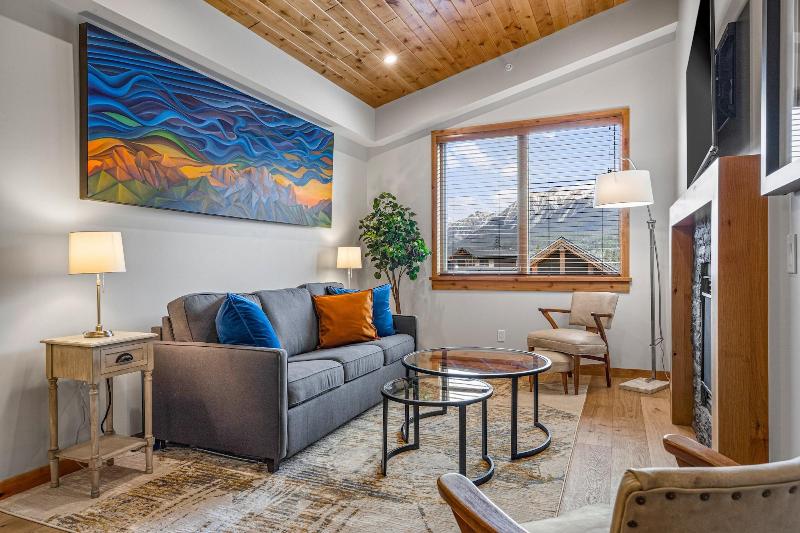 Tamarack Lodge By Spring Creek Vacations image