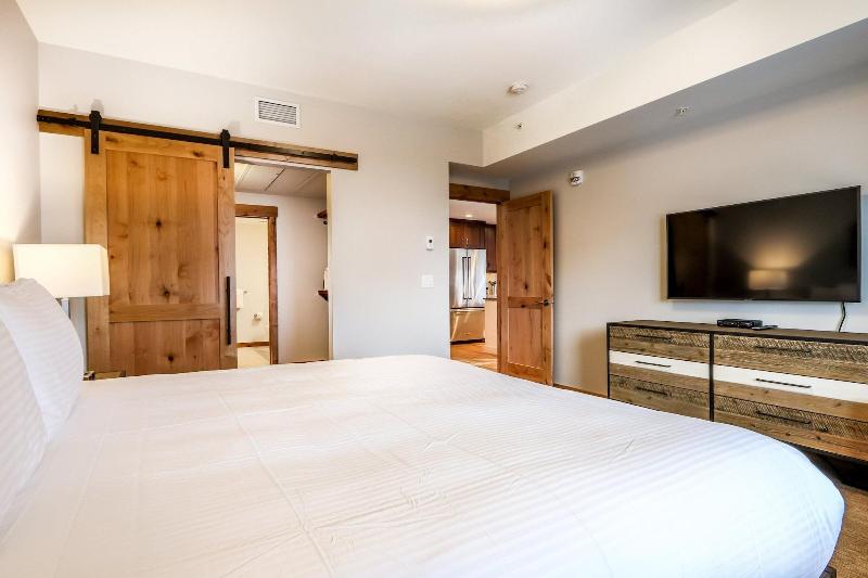 Tamarack Lodge By Spring Creek Vacations image