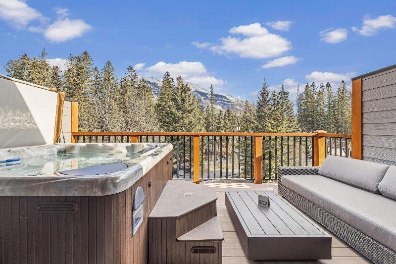 Tamarack Lodge By Spring Creek Vacations image