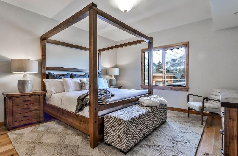 Tamarack Lodge By Spring Creek Vacations image