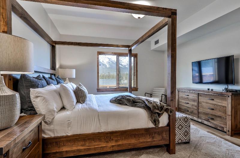 Tamarack Lodge By Spring Creek Vacations image