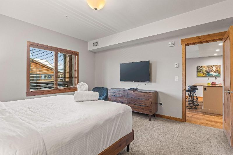 Tamarack Lodge By Spring Creek Vacations image