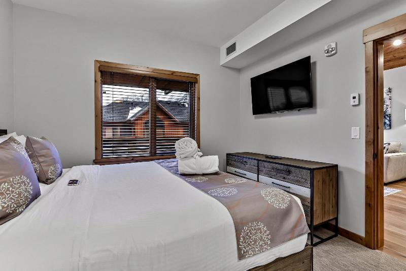 Tamarack Lodge By Spring Creek Vacations image