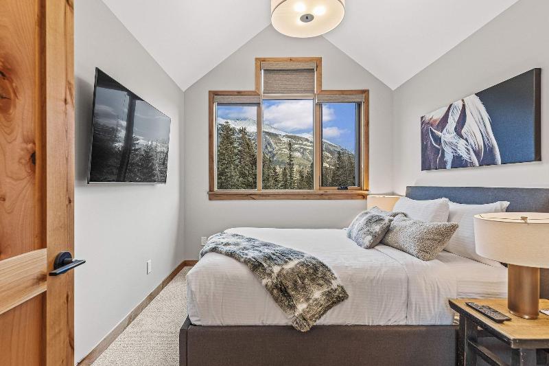 Tamarack Lodge By Spring Creek Vacations image