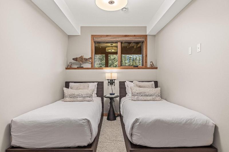 Tamarack Lodge By Spring Creek Vacations image