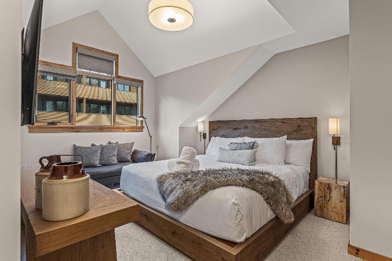 Tamarack Lodge By Spring Creek Vacations image
