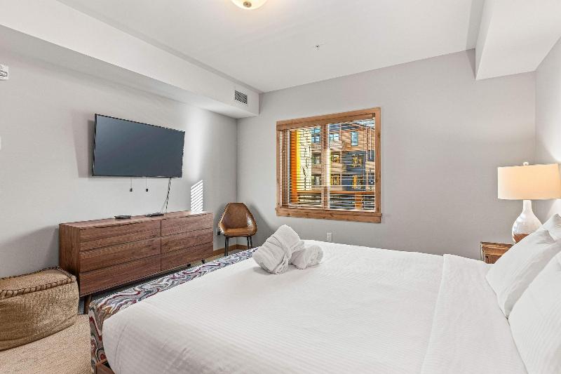 Tamarack Lodge By Spring Creek Vacations image